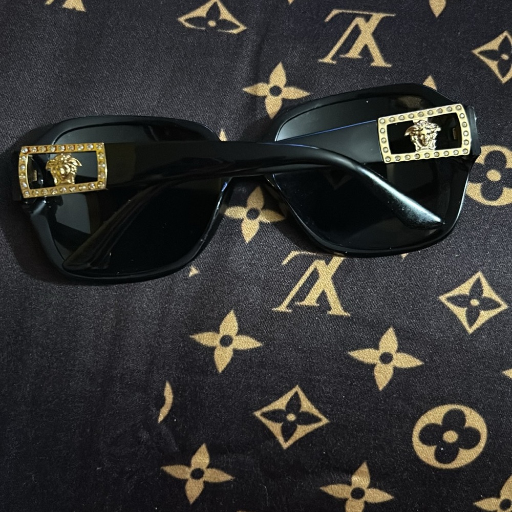 Woman’s shades - Picture 6 of 7